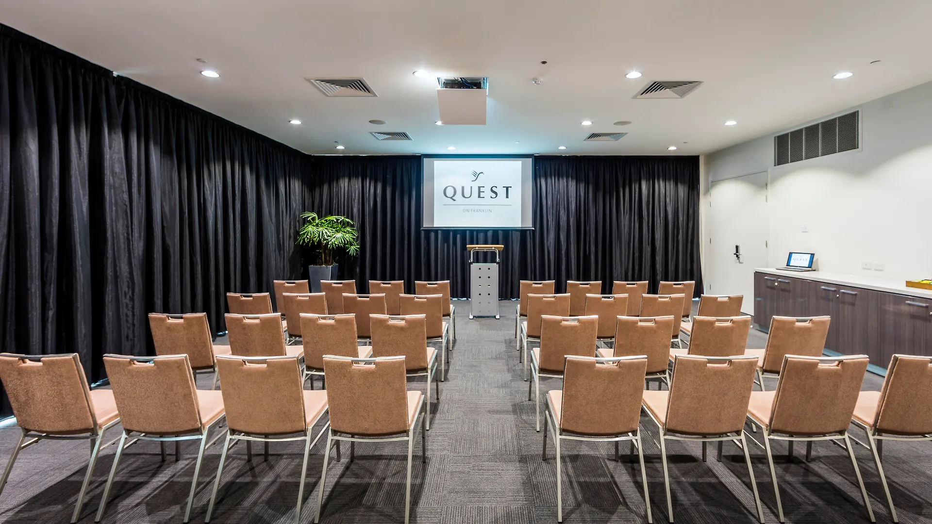 Aparthotel Quest On Franklin Adelaide Australien