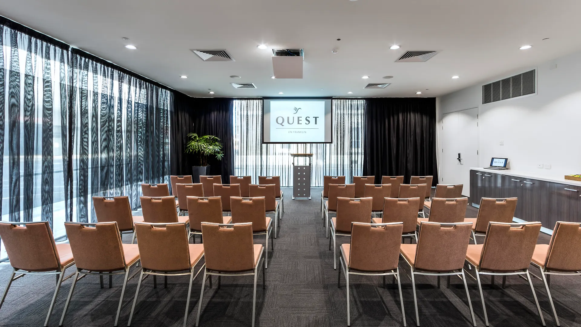 Aparthotel Quest On Franklin Adelaide 4*,  Australien